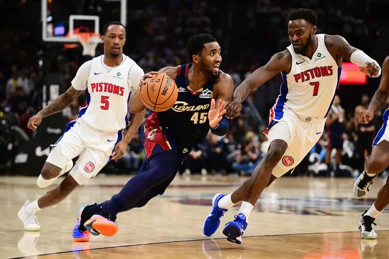 Donovan Mitchell’s 39-point half lifts Cavs level with Pistons at 2-2