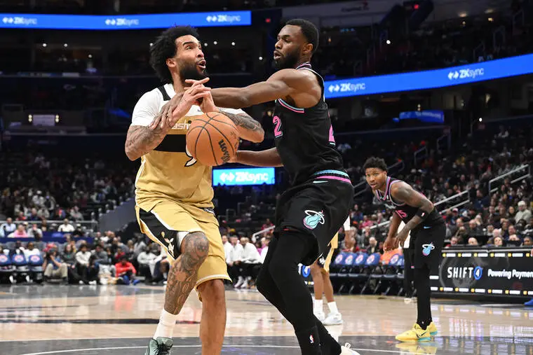 NBA player took $70,000 bribe to leave game early, US says