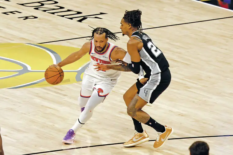 Jalen Brunson overcomes injury scares, cold shooting to lead Knicks to Game 1 victory in NBA Finals