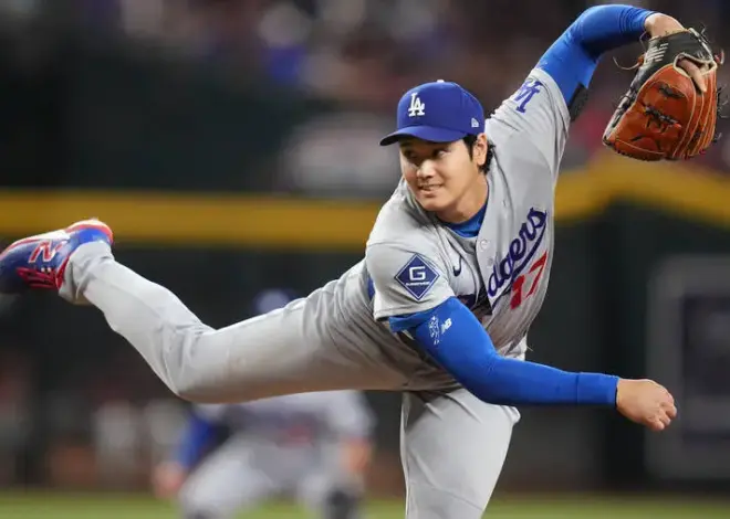 Shohei Ohtani shines on mound, at plate as Dodgers blank D-backs
