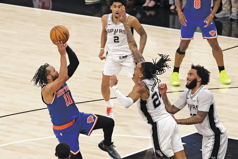 Knicks hold off Spurs, take 2-0 lead in NBA Finals