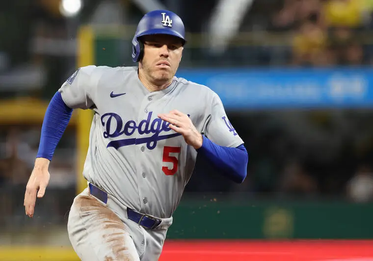 Freddie Freeman posts 2,500th hit in 10-run 7th; Dodgers drub Pirates