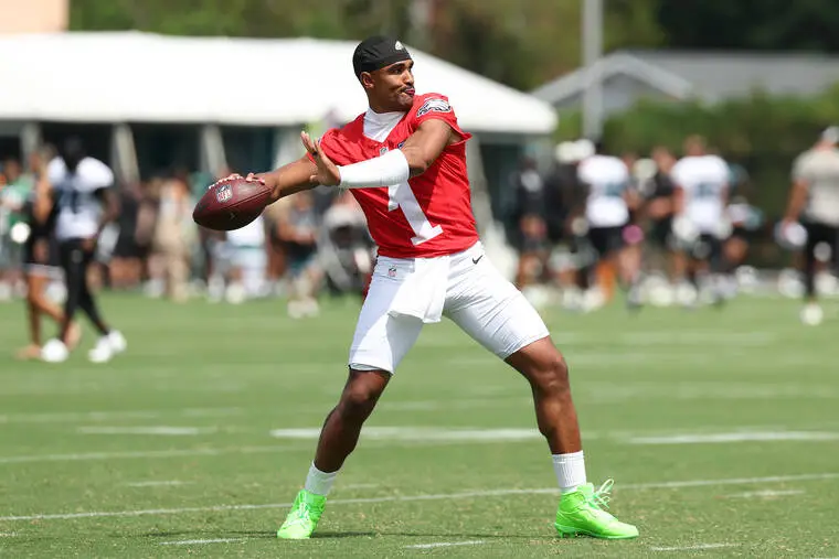 Headline: 10 Eagles camp observations: Jonathan Greenard’s injury, Jalen Hurts’ new offense