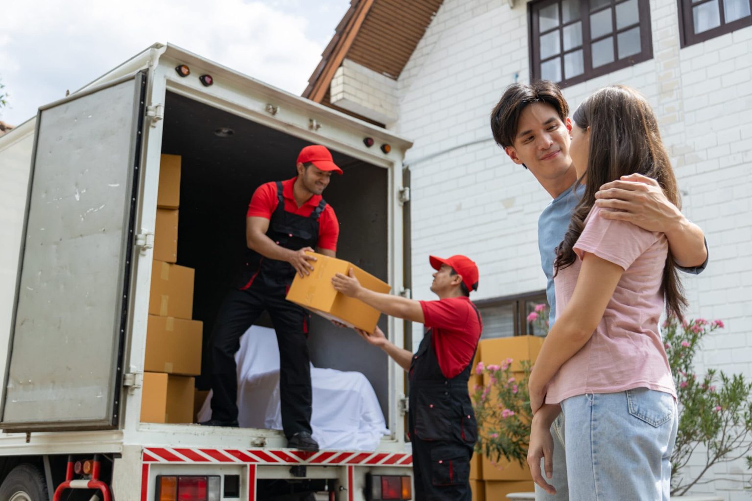 Hire Full-Service Movers Across The USA: A Complete Guide to Safe and Stress-Free Relocation
