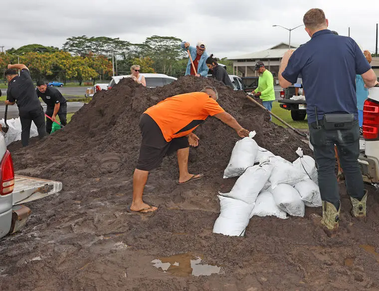 Nolo strengthens as it nears Big Island; County to open five more shelters this morning