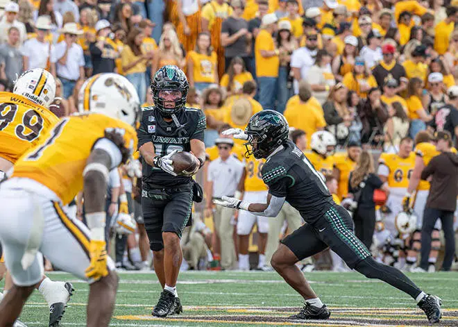 Wyoming Cowboys run over Rainbow Warriors, 27-10