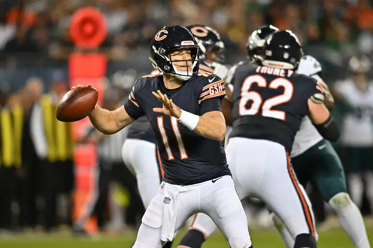 Third-string QB Case Keenum guides Bears to blowout of Eagles