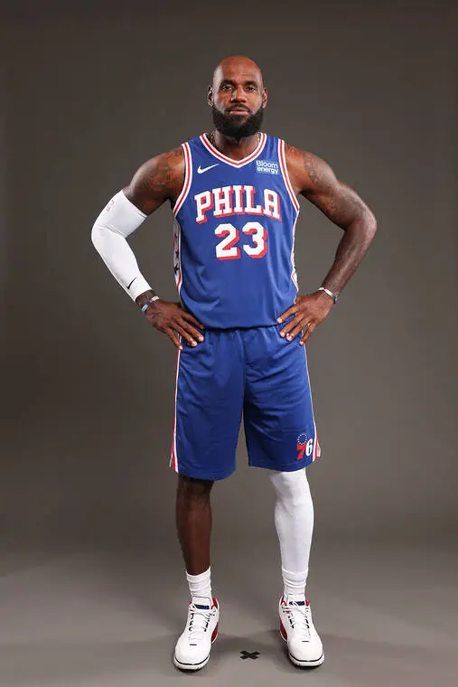 LeBron James, no ID required, debuts in Philly duds
