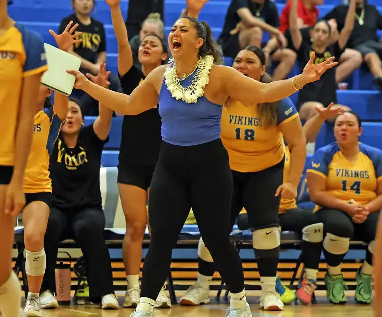 PHOTOS: Vikings handle Ka Makani in 4 sets