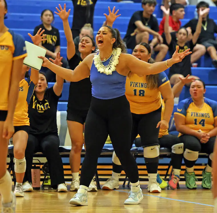 PHOTOS: Vikings handle Ka Makani in 4 sets