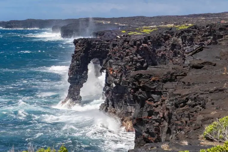 Holei Sea Arch collapses in Hawaii Volcanoes National Park