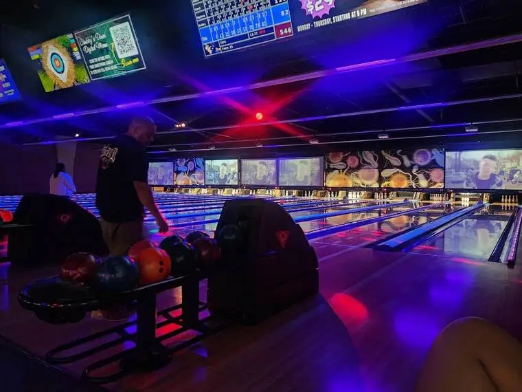 Bowling alley, entertainment complex eyed for Hilo