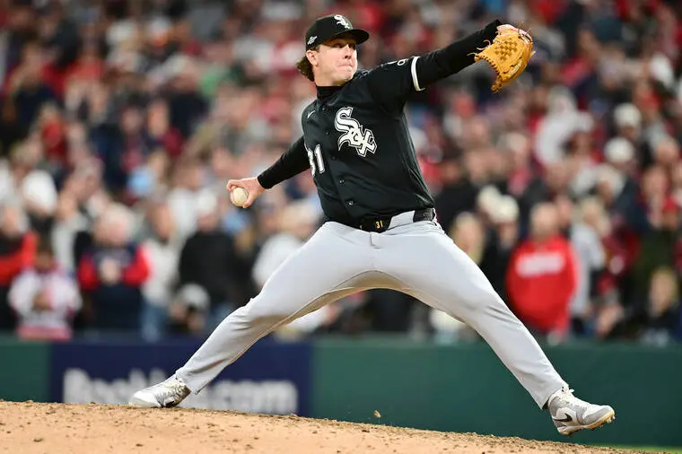 Sixth-inning rally gives White Sox 2-0 ALDS lead on Guardians