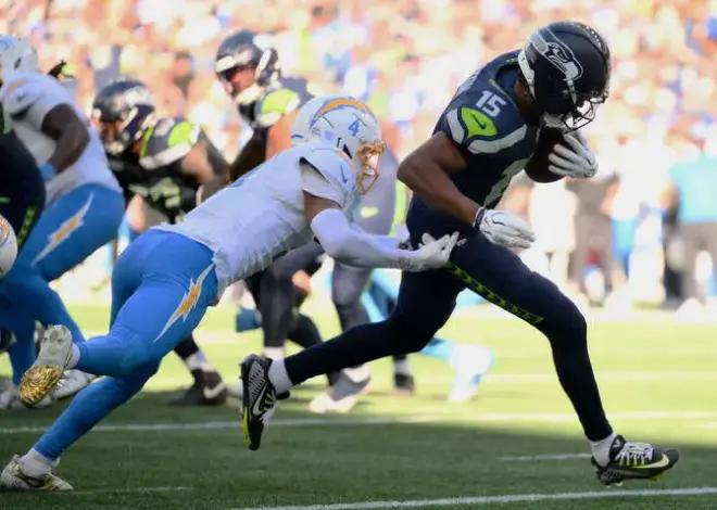 Seahawks outlast winless Chargers in penalty-laden affair